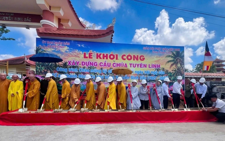 Thực hiện nghi thức chính thức khởi công xây dựng cầu Chùa Tuyên Linh