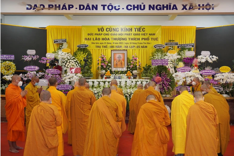 Các đoàn Ban, Viện Trung ương thành kính tưởng niệm Đức Pháp chủ GHPGVN tại thiền viện Quảng Đức (TP.HCM) sáng 23-10 