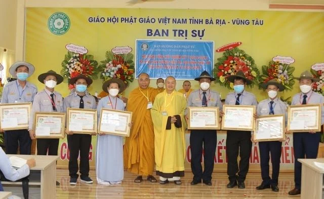 Các tập thể và cá nhân Gia đình Phật tử Bà Rịa -Vũng Tàu nhận Bằng Tuyên dương công đức 