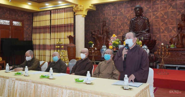 Thượng tọa Thích Thiện Bửu, Trưởng ban Trị sự GHPGVN quận 3 điều hành phiên họp