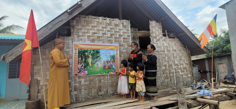 Phật đản về các buôn làng ở huyện Lắk (Đắk Lắk)