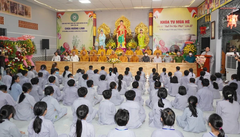 Tối 7-7, tại chùa Hoằng Linh đã diễn ra lễ khai mạc khóa tu mùa hè năm 2022