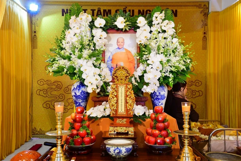 Kim quan Ni trưởng Thích nữ Như Ngộ được tôn trí tại chùa Vạn Hạnh