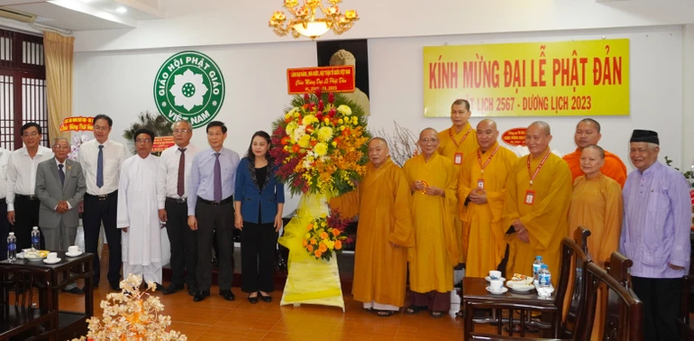 Đoàn UBTƯMTTQVN chúc mừng Phật đản Phật lịch 2567 tại Văn phòng II T.Ư