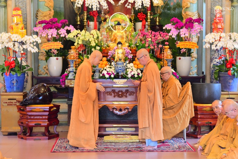 Nhị vị Hòa thượng đối thú An cư kiết hạ tại trường hạ tổ đình Ấn Quang, Q.10 