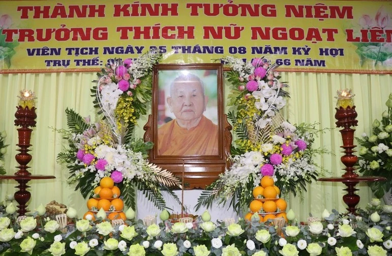 Di ảnh Ni trưởng Thích nữ Ngoạt Liên tại tịnh xá Ngọc Phương