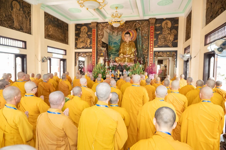 Chư Tăng Q.10 thực hiện nghi thức Bố-tát trong mùa An cư kiết hạ tại chùa Hưng Long