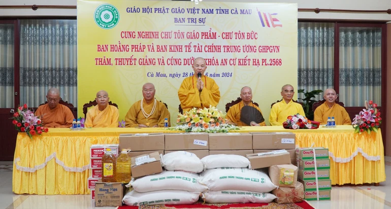 Ban Hoằng pháp, Ban Kinh tế - Tài chính T.Ư thăm cúng dường trường hạ tại tỉnh Cà Mau