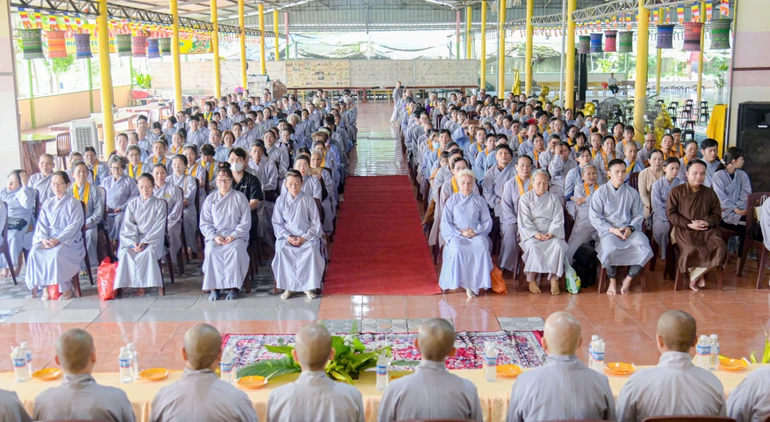 Hơn 300 Phật tử H.Củ Chi về tu viện Linh Thứu tham dự Hội thi giáo lý Phật tử cấp quận huyện - Ảnh: Tâm Quý