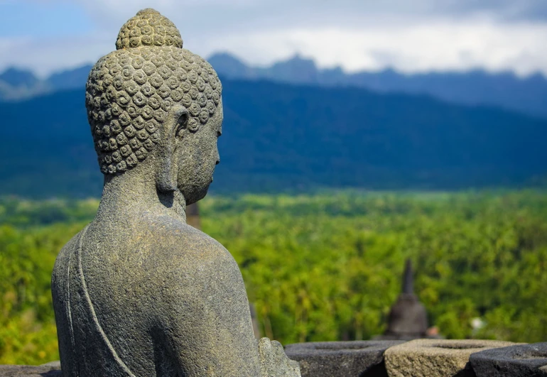 Quan niệm về Đức Phật: Từ Phật giáo sơ kỳ đến Đại thừa