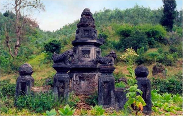 Tháp tổ tại chùa Viên Quang