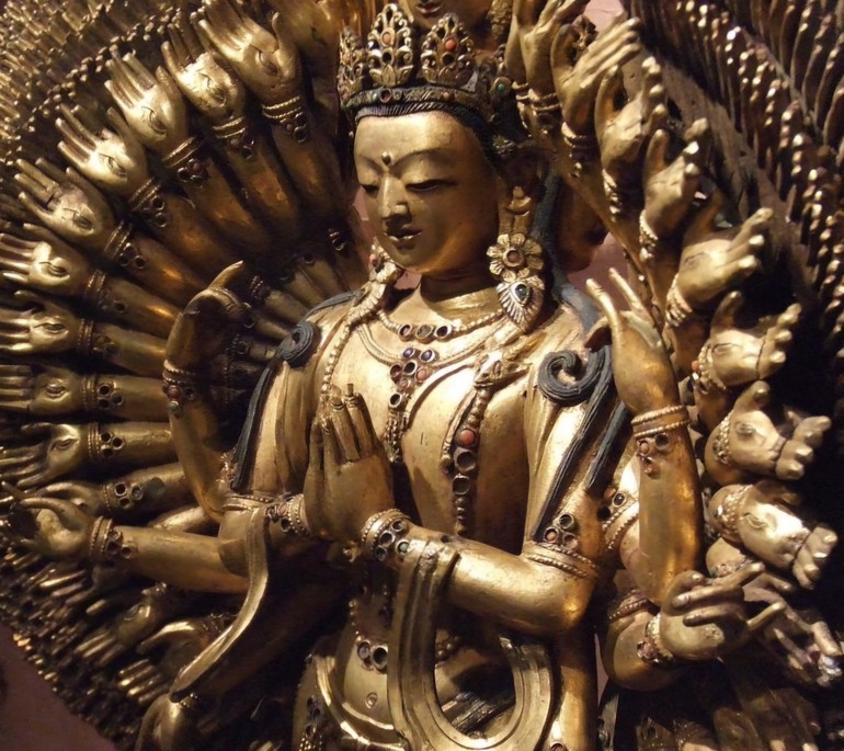 Quan Âm nghìn tay nghìn mắt 