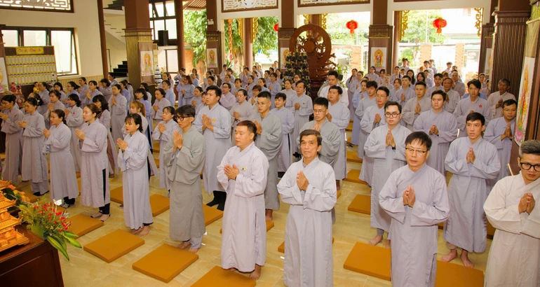 Phân ban Gia đình Phật tử TP.HCM tổ chức khóa tu Bát Quan trai tại chùa Thiên Chánh - Ảnh: Bá Nam