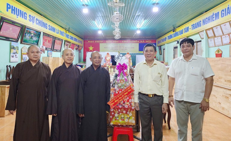 Đoàn Sở Dân tộc và Tôn giáo TP.HCM thăm, chúc mừng Phật đản Phật lịch 2569 tại chùa Pháp Thành, H.Củ Chi, TP.HCM