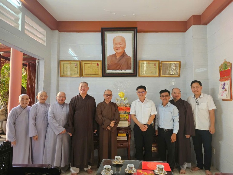 Lãnh đạo Ban Tuyên giáo và Dân vận Thành ủy TP.HCM thăm Phật giáo Q.3 nhân Đại lễ Phật đản - Vesak năm 2025