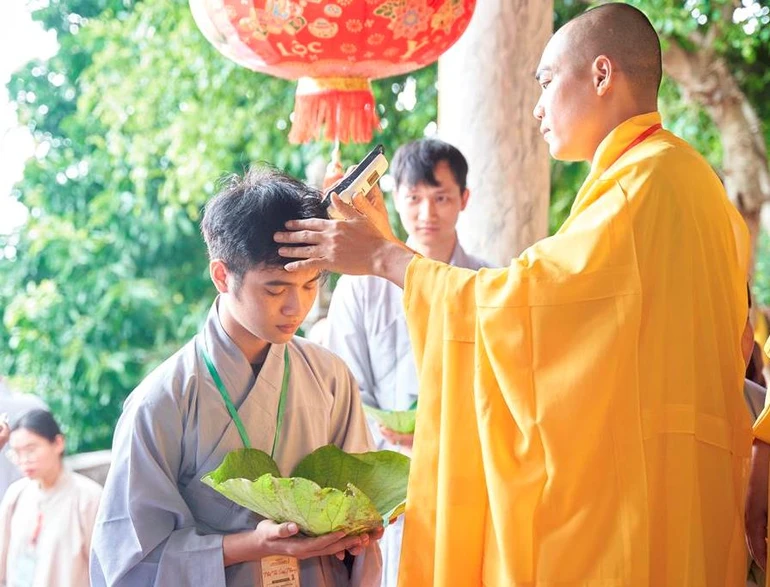 Khóa tu xuất gia gieo duyên tại tổ đình Linh Sơn Long Đoàn