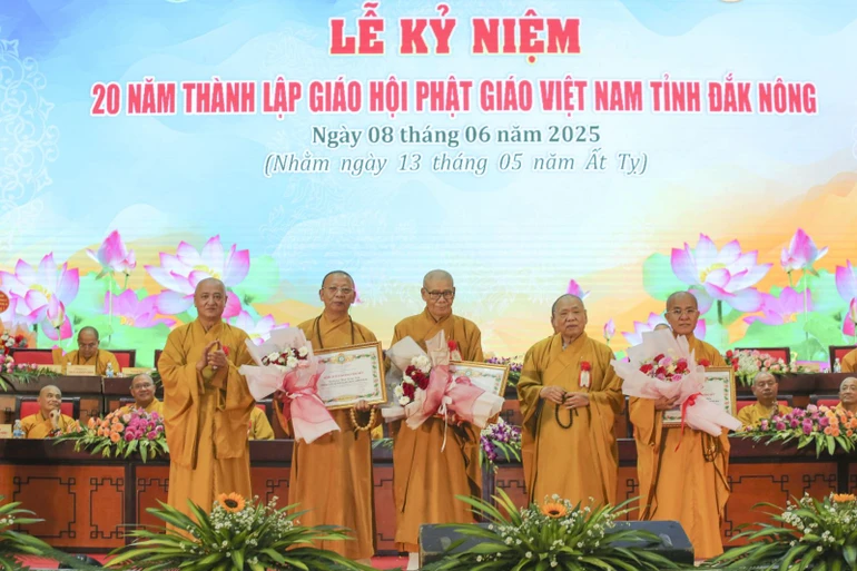  Giáo hội tặng Bằng Tuyên dương công đức đến chư tôn đức đóng góp, xây dựng, phát triển Phật giáo tỉnh Đắk Nông