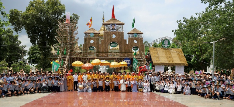 Khai mạc trại họp bạn liên ngành thanh thiếu Gia đình Phật tử các tỉnh thành Đông - Tây Nam Bộ và Bình Thuận - Ảnh: Bá Nam