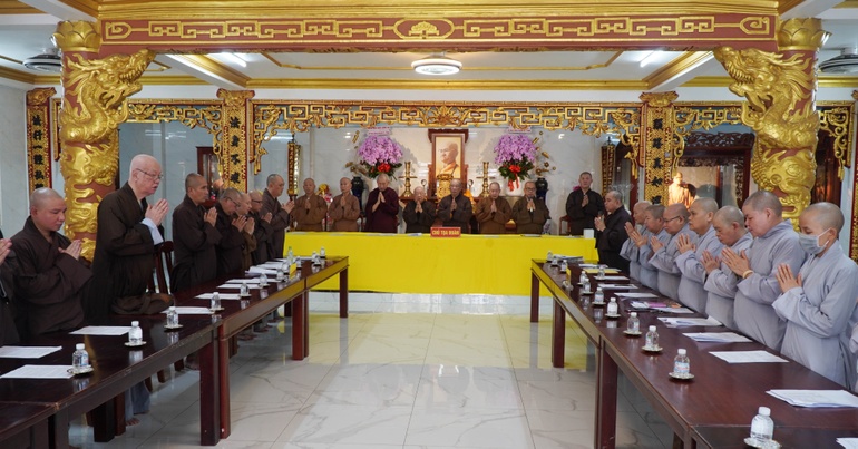 Chư tôn đức niệm Phật cầu gia hộ