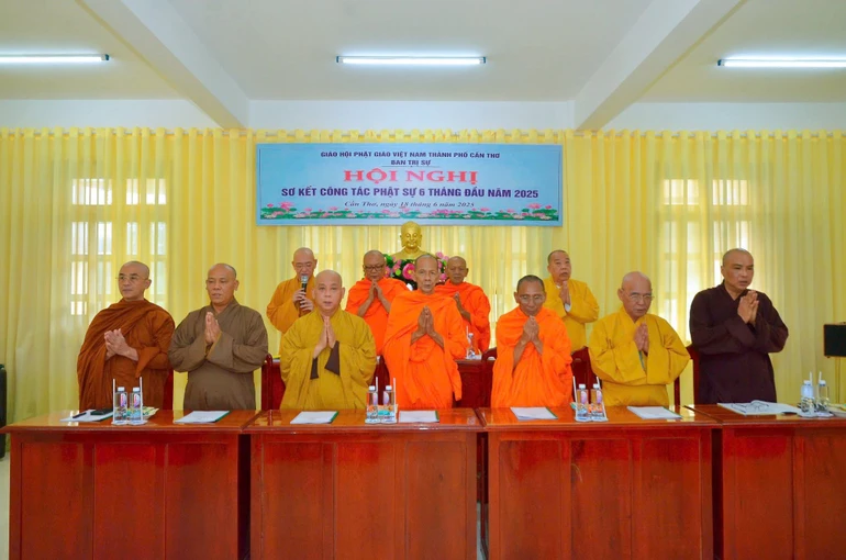 Chư tôn đức niệm Phật cầu gia hộ 