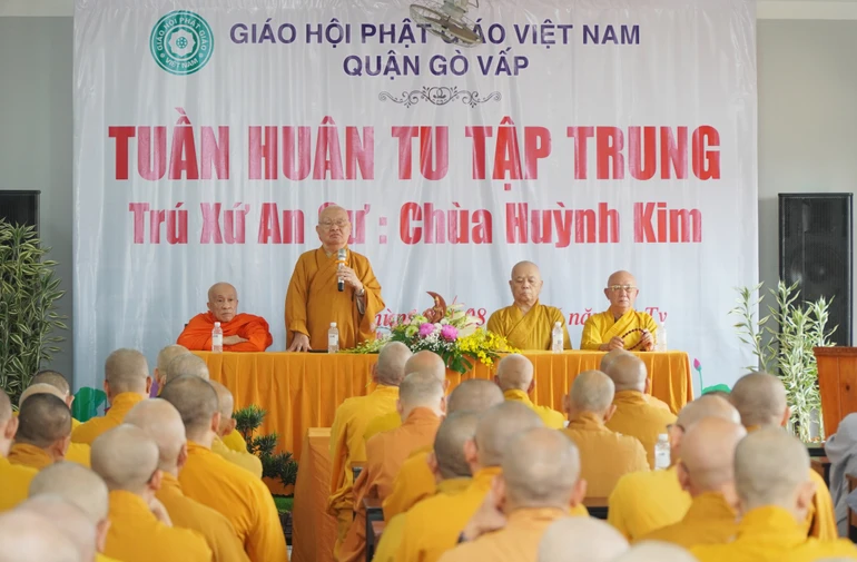 Hòa thượng Thích Giác Thuận ban đạo từ tại lễ khai mạc tuần huân tu tập trung