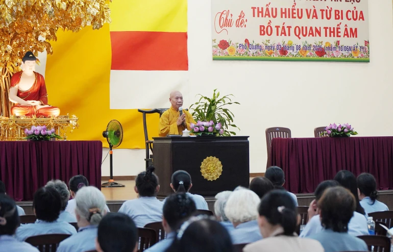 “Thấu hiểu và từ bi của Bồ-tát Quán Thế Âm" - chủ đề khóa tu Ngày an lạc tại chùa Phổ Quang