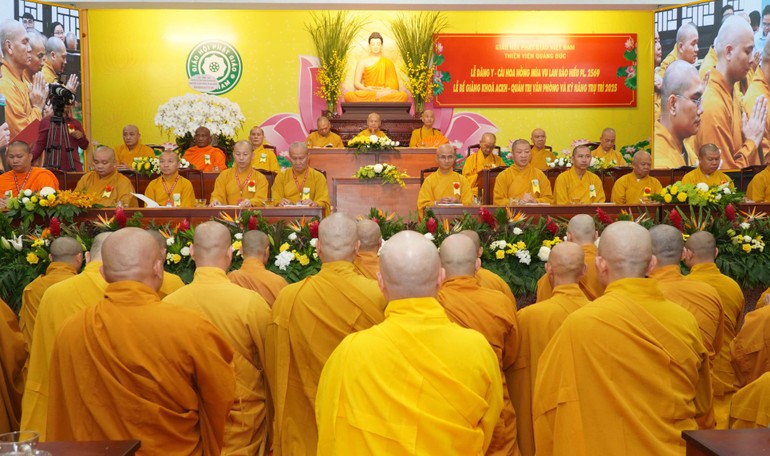 Chư hành giả dâng lời cảm tưởng tri ân đến chư tôn đức