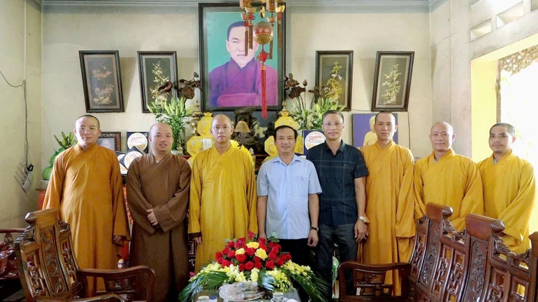 Ban Tuyên giáo và Dân vận Tỉnh ủy tỉnh Phú Thọ thăm, chúc mừng Vu lan đến Ban Trị sự GHPGVN tỉnh 