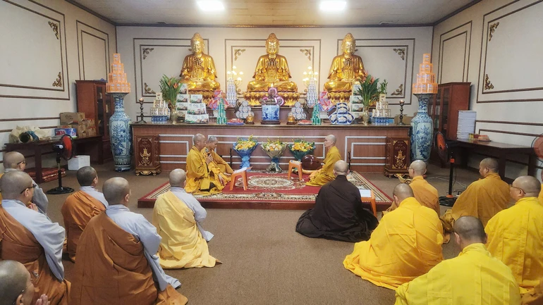 Lễ Tự tứ tại Trung tâm Phật giáo Hùng Vương