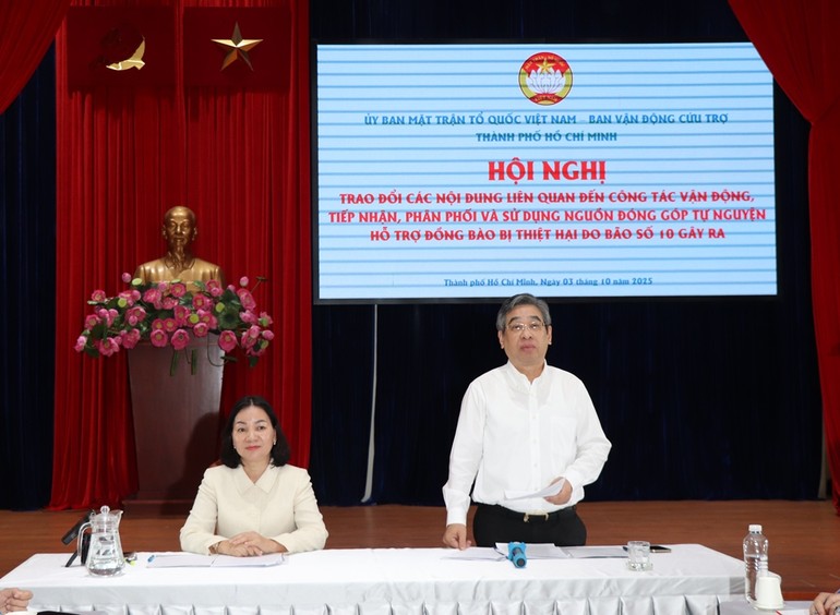 Ông Nguyễn Phước Lộc, Phó Bí Thư Thành ủy, Chủ tịch Ủy ban MTTQVN TP.HCM chủ trì cuộc họp - Ảnh: MT TP.HCM