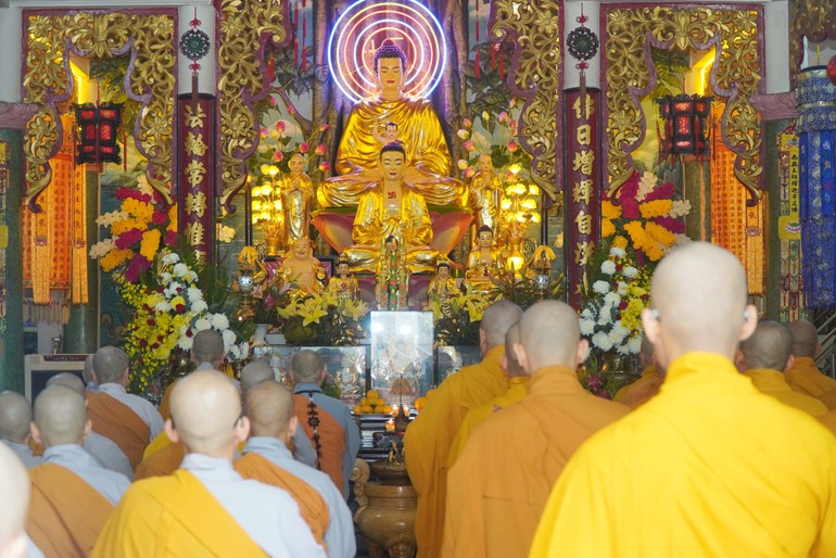 Khóa lễ Bố-tát tại chùa Linh Sơn Hải Hội