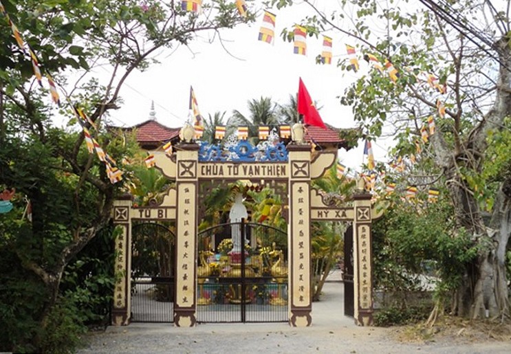 Tổ sư Thiệt Vinh Bửu Hạnh khai sơn chùa Quảng Phước trên núi Thiên Hỷ, trú trì chùa Vạn Thiện ở chân núi Phụng Thùy, kế thế trú trì tổ đình Ấn Tôn sau khi Tổ Tử Dung viên tịch