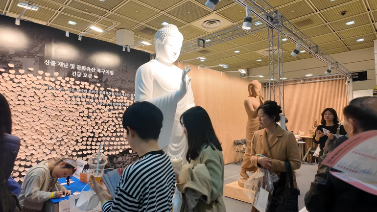 Các gian hàng tại hội nghị Phật giáo ở Nam Hàn 