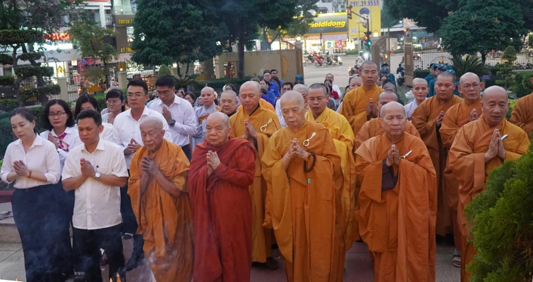 Tưởng niệm tri ân đến các anh hùng liệt sĩ đã hy sinh vì sự nghiệp giải phóng dân tộc, xây dựng và bảo vệ Tổ quốc