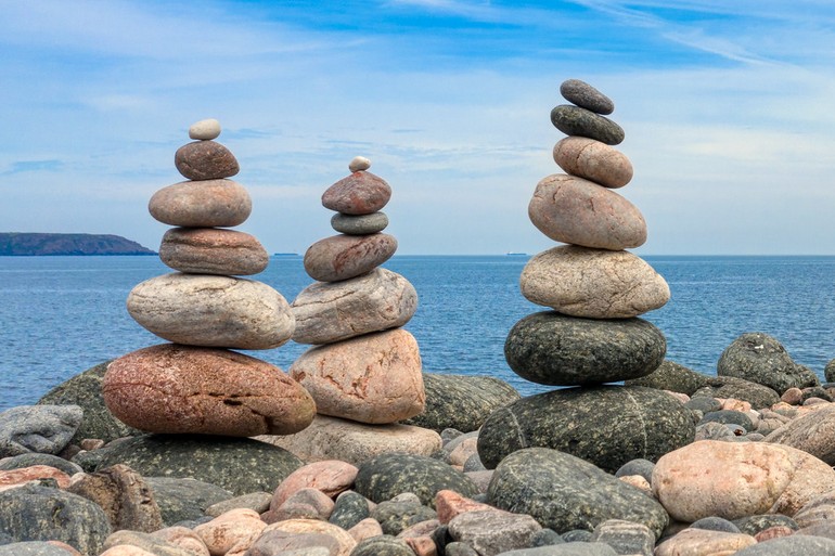 Điều quan trọng là luôn luôn chánh niệm về cơn giận và những cảm xúc tiêu cực khác khi chúng xuất hiện, cố gắng nhìn nhận chúng đúng bản chất, dẫn truyền và chuyển hóa năng lượng của chúng thành một sức mạnh hướng thiện