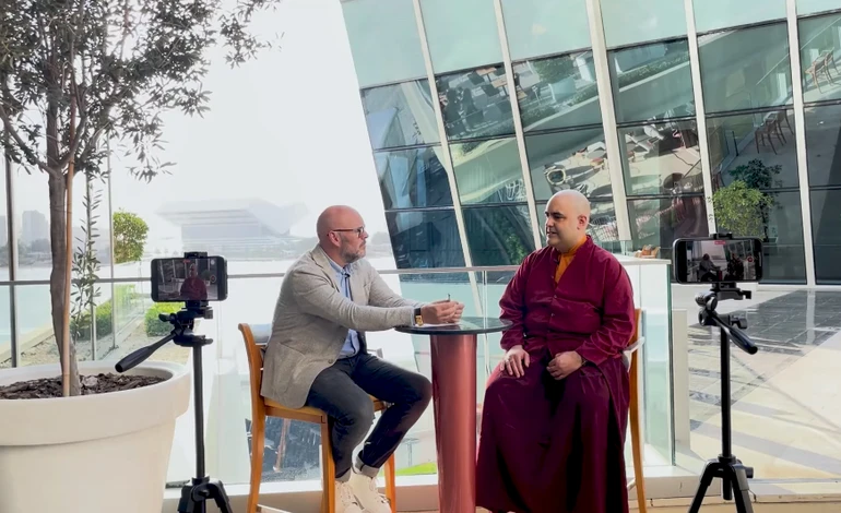 "Hãy dùng hơi thở làm điểm tựa. Mỗi hơi thở là một nơi để trở về, đặc biệt là khi tâm trí lang thang. Bất kỳ kỹ thuật thở chánh niệm nào cũng có thể hiệu quả"