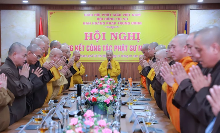 Chư tôn giáo phẩm niệm Phật cầu gia bị