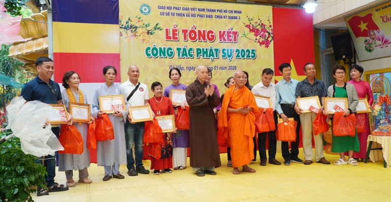 Cơ sở Từ thiện xã hội Phật giáo chùa Kỳ Quang II trao Bằng công đức tri ân đến các ân nhân trợ duyên cho cơ sở