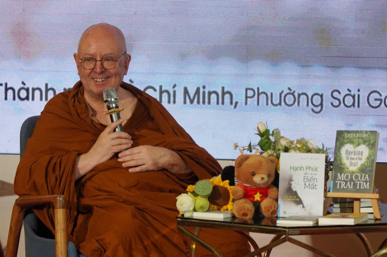 Thiền sư Ajahn Brahm chia sẻ về tác phẩm "Mở cửa trái tim" 