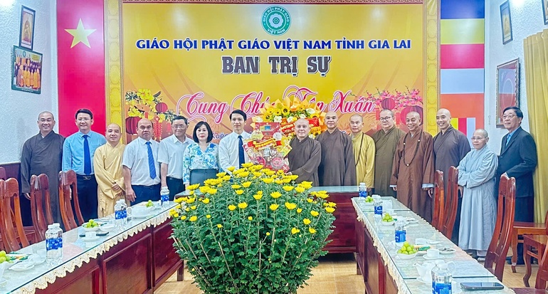 Lãnh đạo tỉnh Gia Lai thăm, chúc Tết Bính Ngọ đến Ban Trị sự GHPGVN tỉnh 