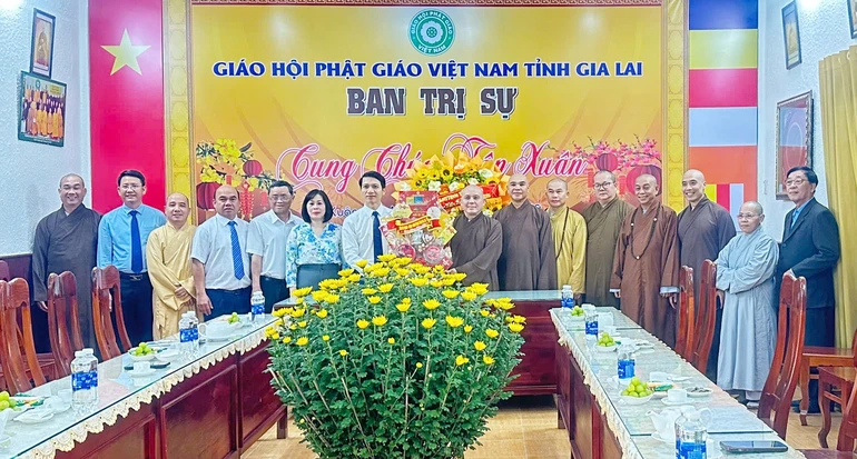 Lãnh đạo tỉnh Gia Lai thăm, chúc Tết Bính Ngọ đến Ban Trị sự GHPGVN tỉnh 