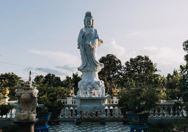 "Từ bi với một người là cứu rỗi thế giới" - Ảnh: HQ