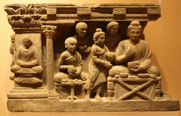 Đức Phật thọ nhận cúng dường, nghệ thuật Gandhara