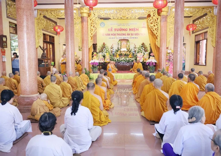 Trang nghiêm khóa lễ tưởng niệm 13 năm ngày viên tịch của Trưởng lão Hòa thượng Thích Giác Dũng