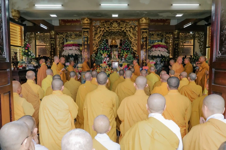 Trang nghiêm khóa lễ