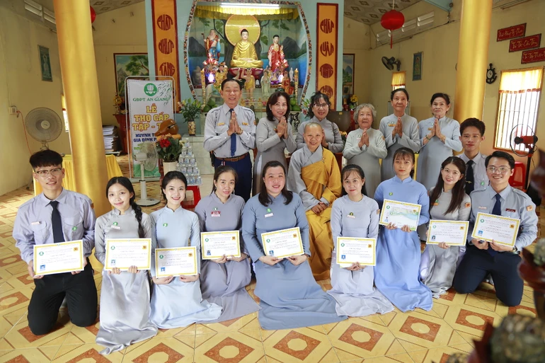 Các huynh trưởng Gia đình Phật tử tỉnh An Giang thọ cấp tại chùa Kim Quang 