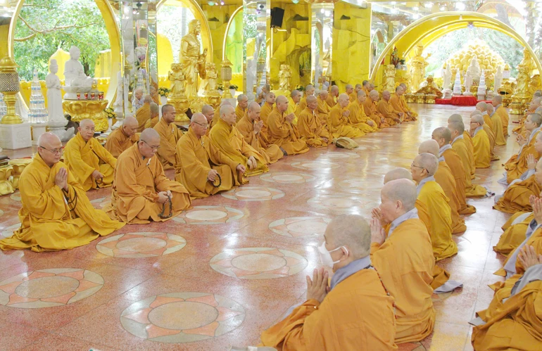 Trang nghiêm khóa lễ Bố-tát tại chùa Kỳ Quang II (P.Gò Vấp, TP.HCM)