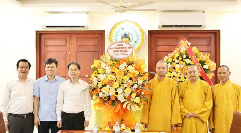 Lãnh đạo tỉnh Phú Thọ thăm chúc mừng Phật đản Phật lịch 2570