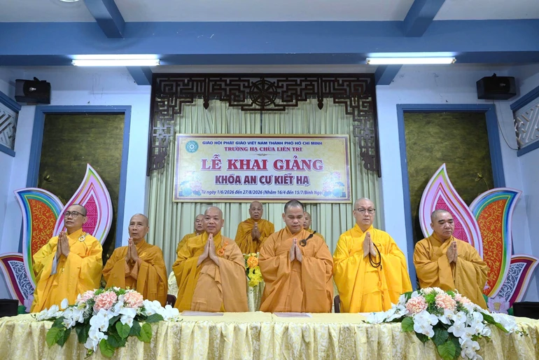 Chư tôn đức chứng minh, tham dự Lễ khai giảng khóa An cư kiết hạ Phật lịch 2570