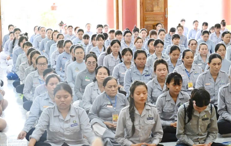Hơn 200 huynh trưởng và đoàn sinh Gia đình Phật tử tu Bát quan trai tại chùa Xuân Vân